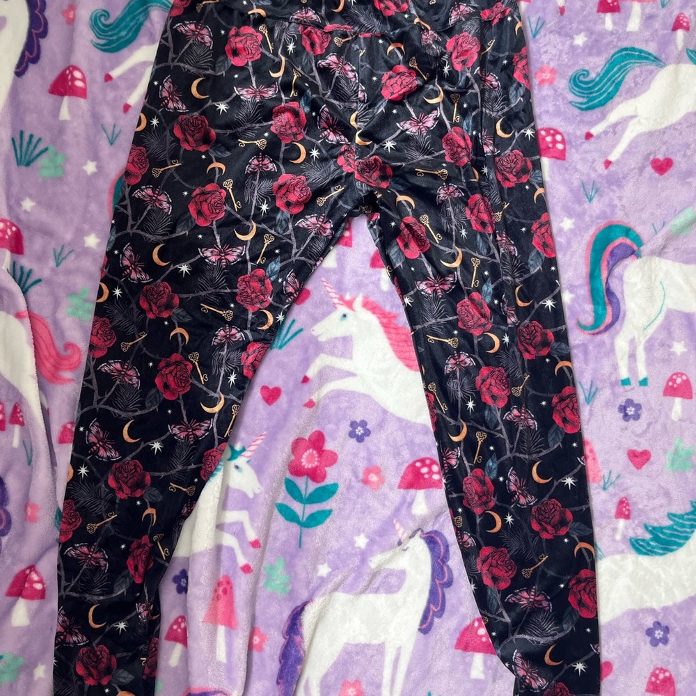 Stylish Black Leggings with Red Floral and Moon Design